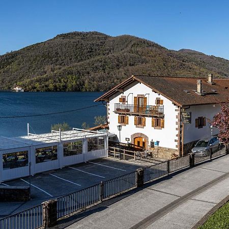 Hostal Etxeberri Eugi Bagian luar foto