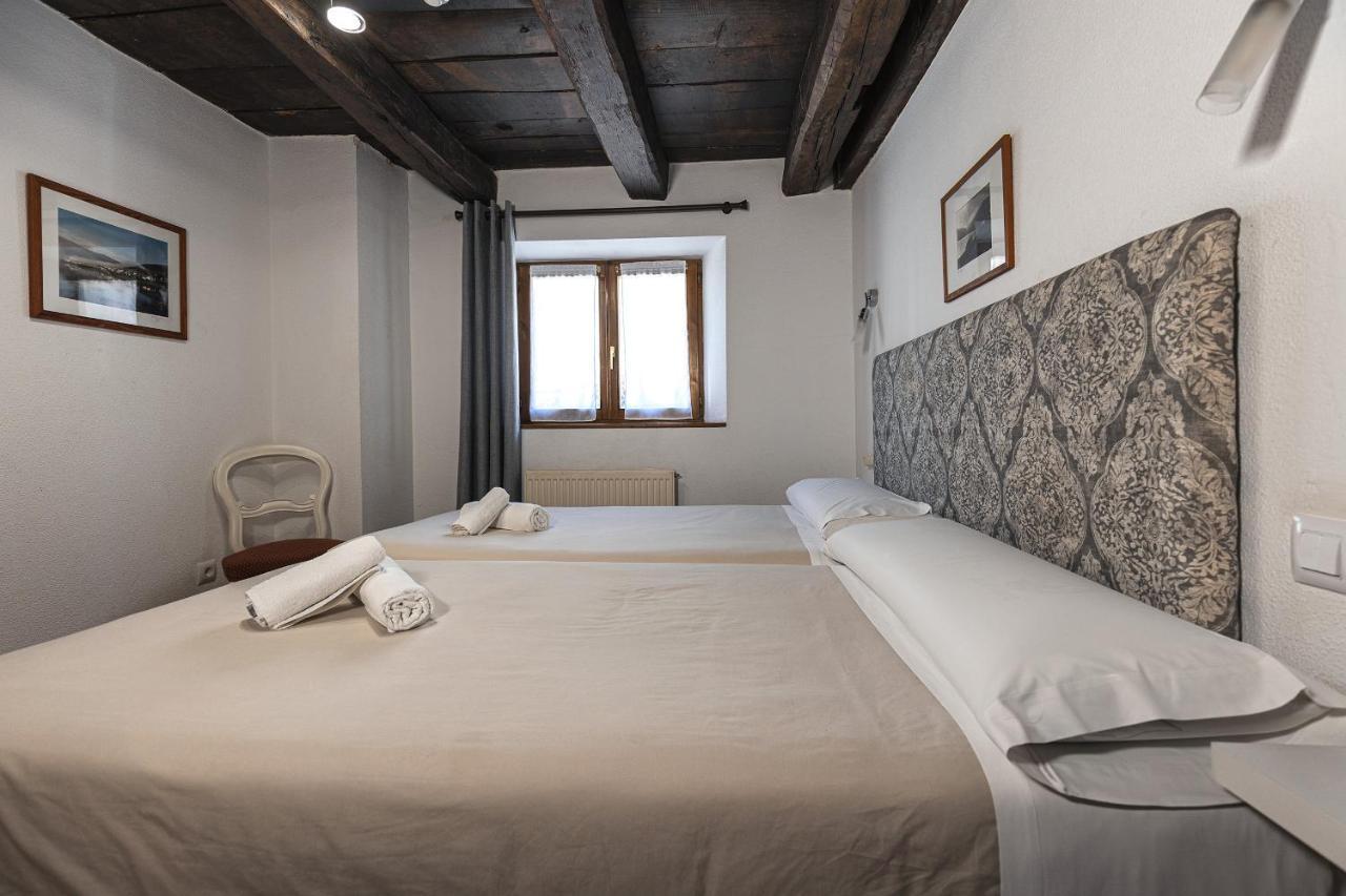 Hostal Etxeberri Eugi Bagian luar foto