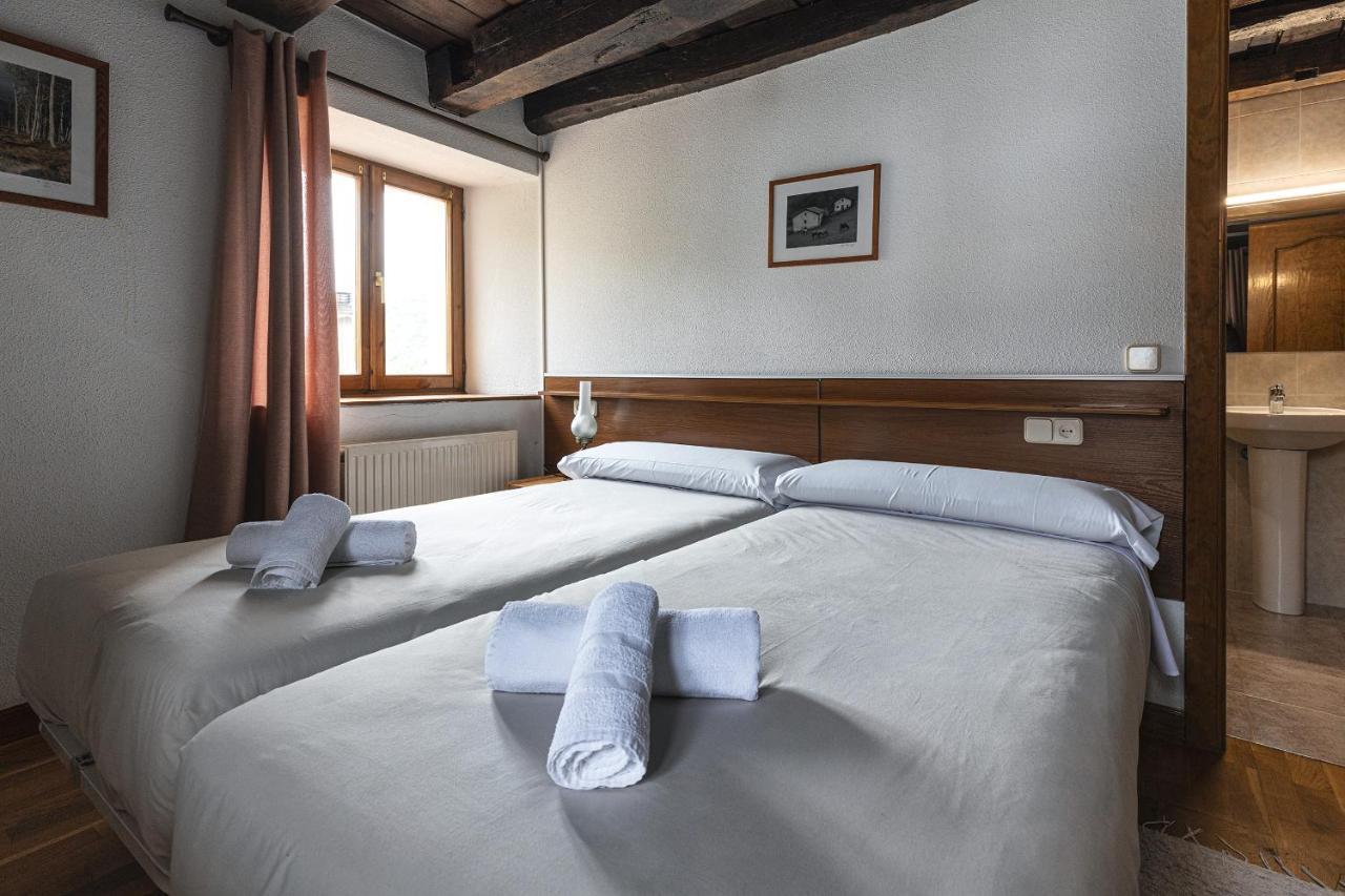 Hostal Etxeberri Eugi Bagian luar foto