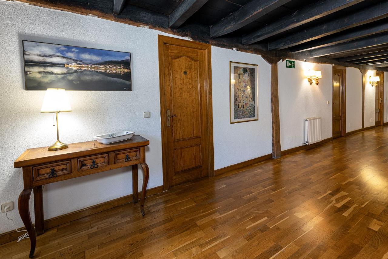 Hostal Etxeberri Eugi Bagian luar foto