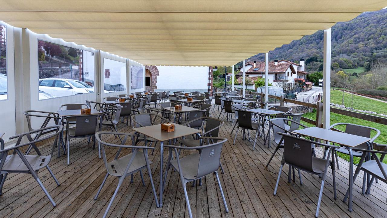 Hostal Etxeberri Eugi Bagian luar foto