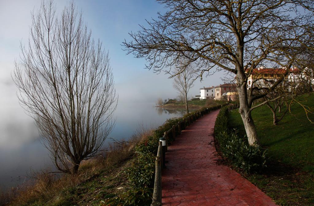 Hostal Etxeberri Eugi Bagian luar foto